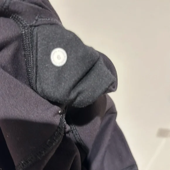 Lululemon Wunder leggings. Size 6. - Picture 4 of 5